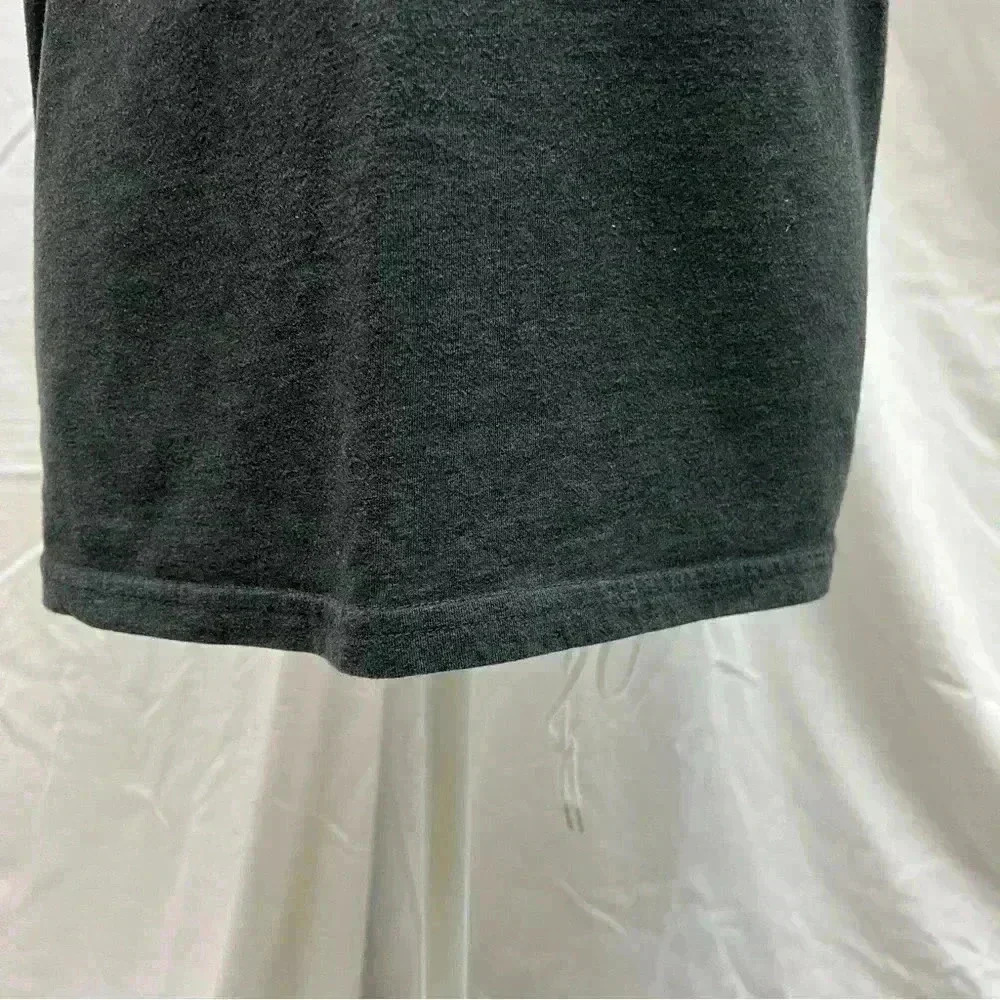 Dark grey graphic tee. - Picture 5 of 9